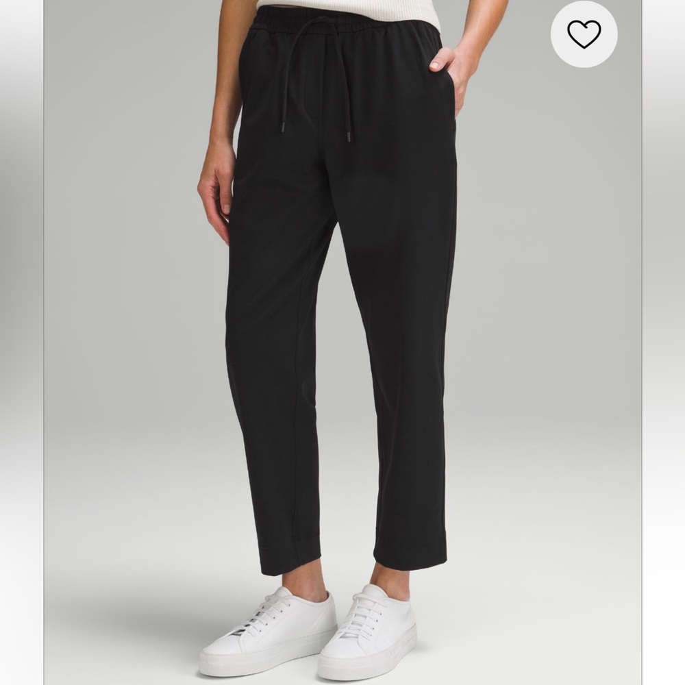 Tapered-Leg Mid-Rise 7/8 Pant *Luxtreme BLK S
